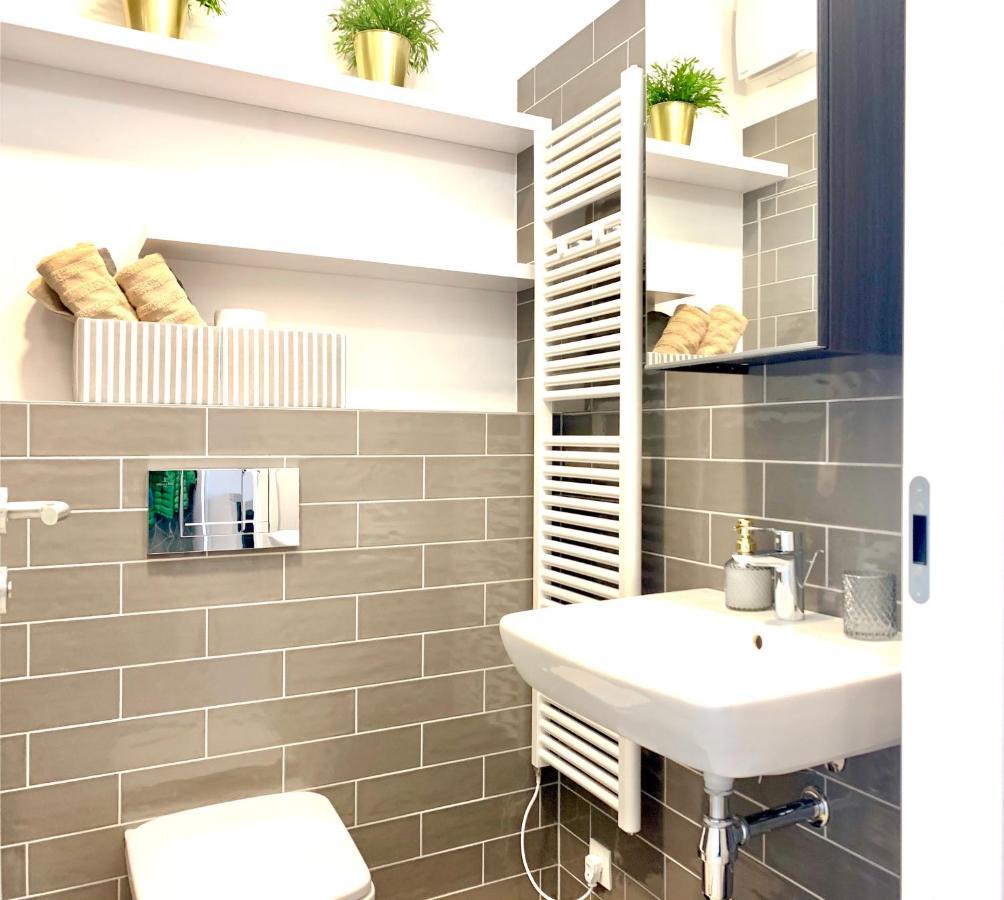 Luxury, Bright Studio With Parking And Balcony In Bratislava Center Zewnętrze zdjęcie